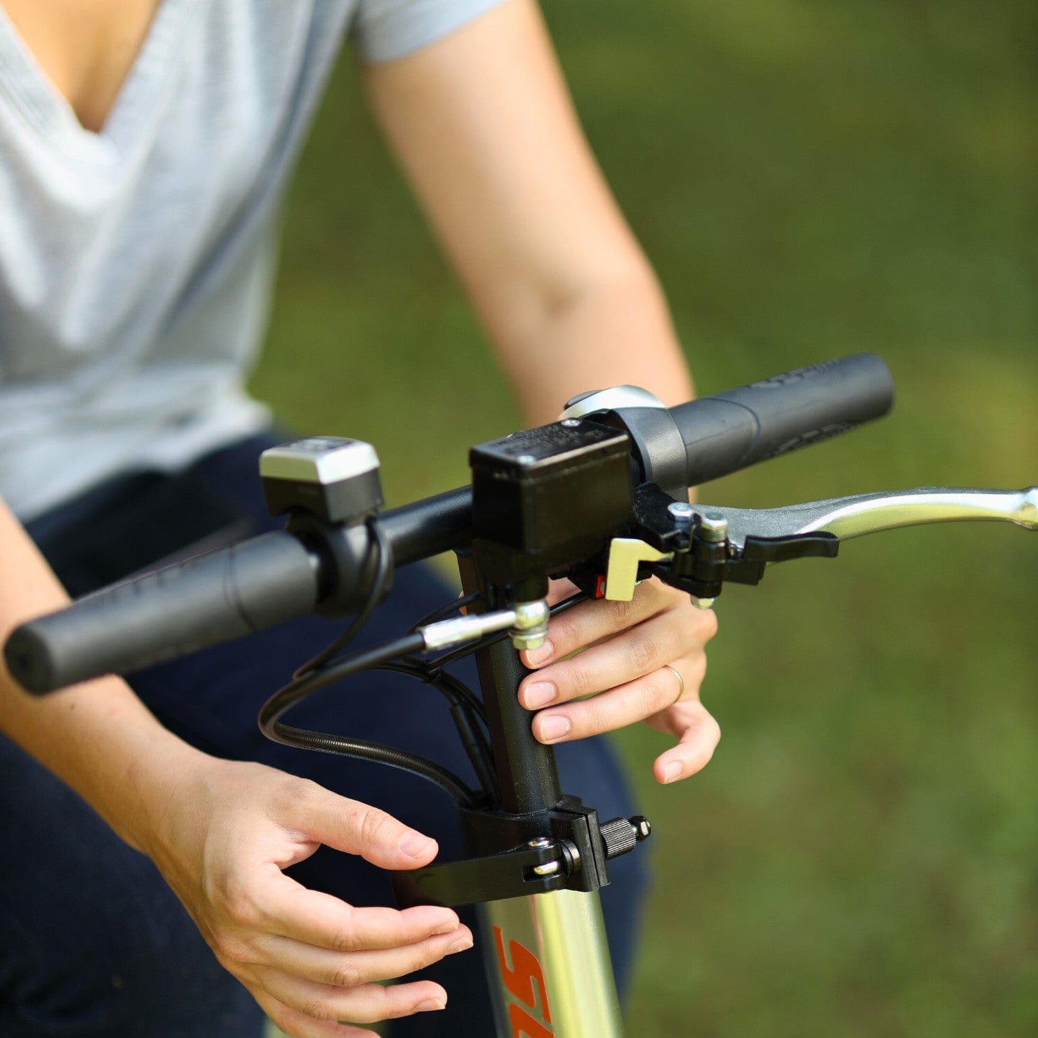 Smooth Ride with Front Suspension and Disc Brakes